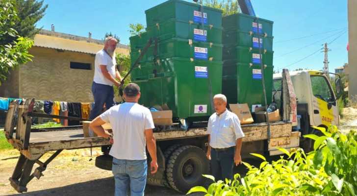 بالصور: اتحاد بلديات بعلبك يواصل تسليم حاويات جمع النفايات الحديدية للبلديات