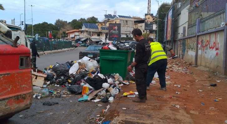 بلدية الغبيري تواصل رفع النفايات وكنس الشوارع رغم الظروف
