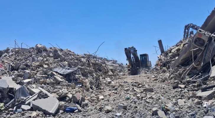 ورش وزارة الأشغال تبدأ أعمال فتح الطرقات في بلدات اتحاد بلديات القلعة