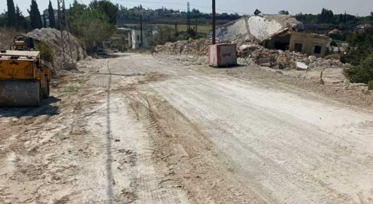 بلدية كوثرية السياد تؤهل طريق حي ضهر القشر تمهيدًا لتعبيده