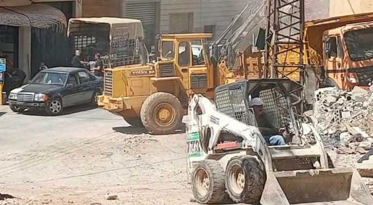 بلدية مشغرة تنفذ أعمال تنظيف وإزالة ردميات في عدد من أحياء البلدة