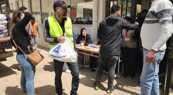 اتحادا بلديات بعلبك ودير الأحمر يوزّعان مساعدات غذائية على 391 عائلة نازحة