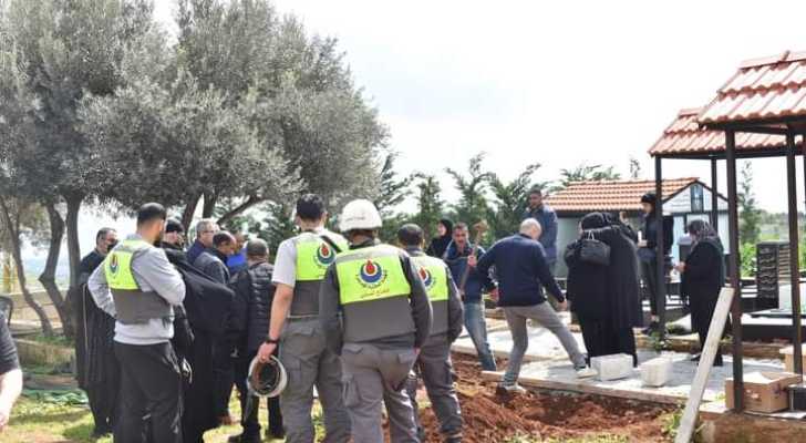 بجهود وتنسيق من البلديات .. الجنوبيون المهجرون قسراً يدفنون موتاهم في قراهم ويقيمون مراسم العزاء