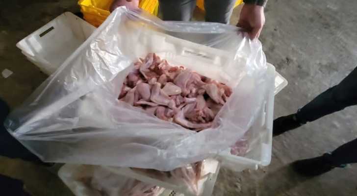 الدائرة الصحية في بلدية طرابلس تضبط 500 كيلوغرام من الدجاج الفاسد في جبل محسن