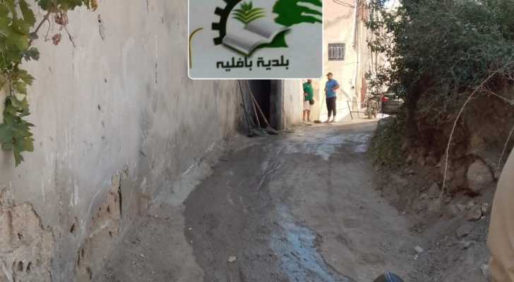 بلدية بافليه تواصل إزالة آثار العدوان وتنظّف الطريق الفرعية في ساحة البلدة