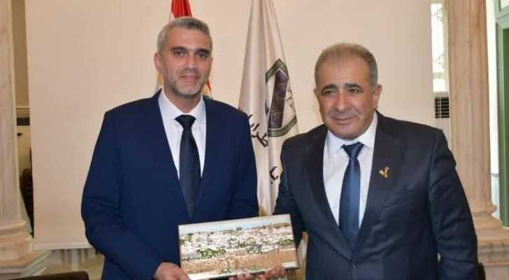 بلدية طرابلس تبحث مع السفير الفلسطيني أوضاع اللاجئين واستمرارية خدمات «الأونروا»