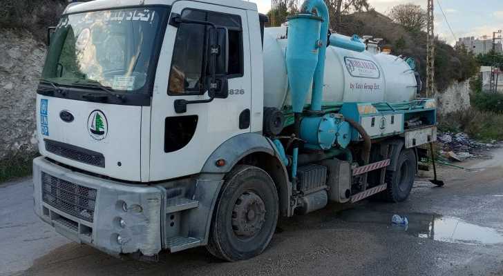 بلدية تفاحتا تواصل تنظيف وتعزيل مجاري المياه