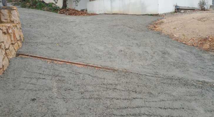 بلدية حومين الفوقا تُنفّذ مشروع تزفيت طريق داخلي