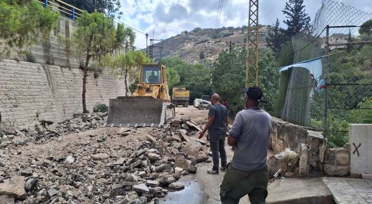 في إطار حملة التعافي.. وزارة الأشغال تقوم بتعبيد طريق في بلدة خربة سلم