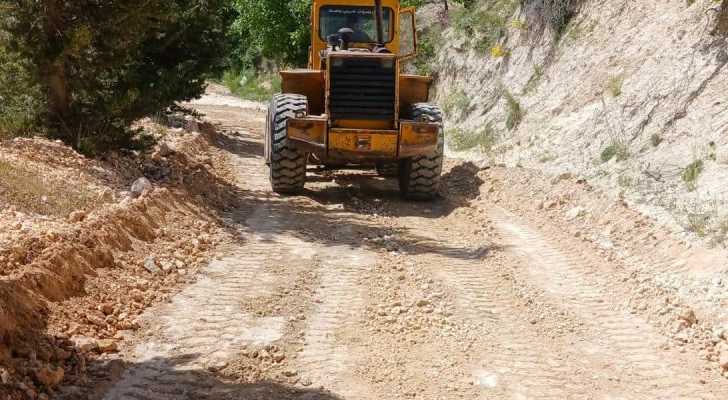 لتسهيل جني المحاصيل.. اتحاد بلديات غربي بعلبك يؤهّل طرقات الجرد الزراعية في تمنين الفوقا