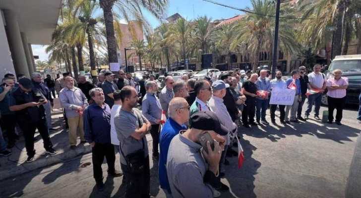بلدية صربين تشارك في وقفة احتجاجية أمام سراي صور رفضًا للاعتداءات الاسرائيلية على قرى الجنوب