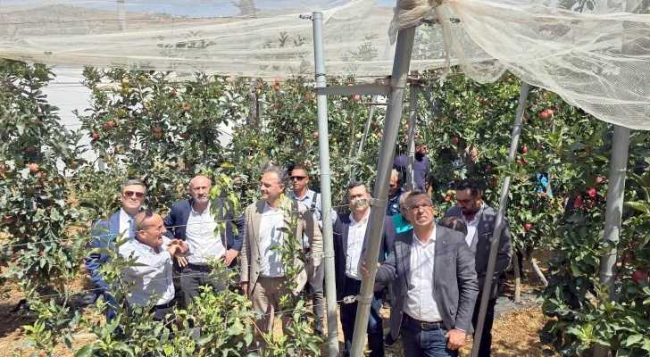 وزير الزراعة يجول في الشوف لبحث تطوير الإنتاج وربط المزارعين بالأسواق