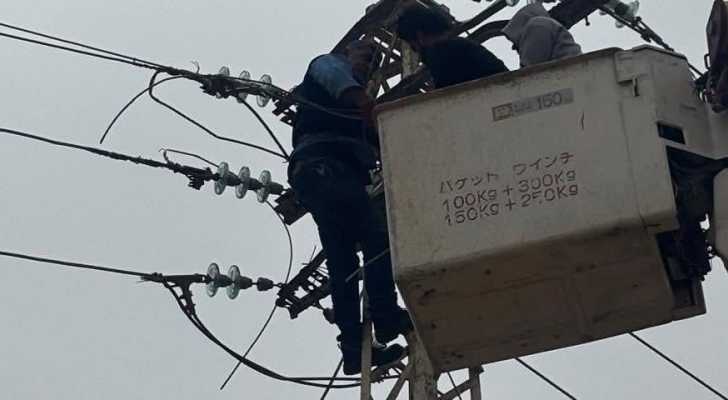 بلدية مشغرة تتابع إعادة التيار الكهربائي إلى خط مشغرة - القرعون