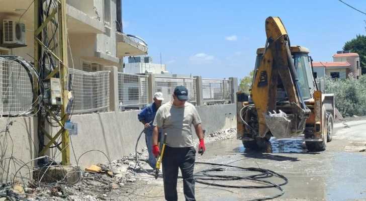 بلدية ديرقانون النهر تنجز إعادة تأهيل شبكة الكهرباء المتضررة وتؤكد استمرار إزالة آثار العدوان