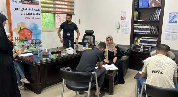 بلدية المروانية توزّع حصص دعم على النازحين المقيمين في البلدة بالتعاون مع جمعية «أرض البشر»