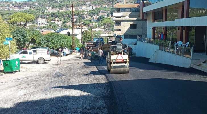 بلدية القلعة تباشر بأعمال تزفيت الطرقات الرئيسية