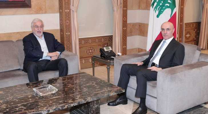 وزير الداخلية يبحث مع رئيس بلدية بيت الفقس حاجات البلدية وقطاع النحل