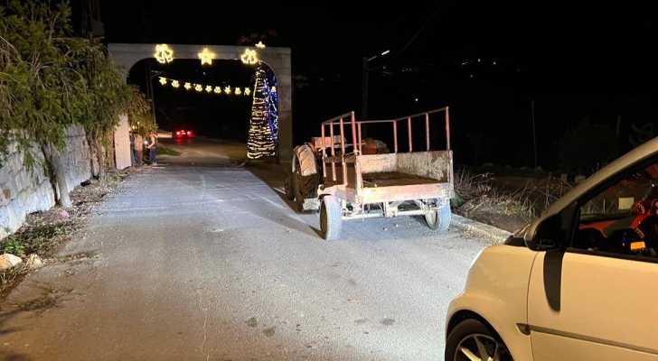 بلدية الجرمق تُضيء زينة الميلاد ورأس السنة