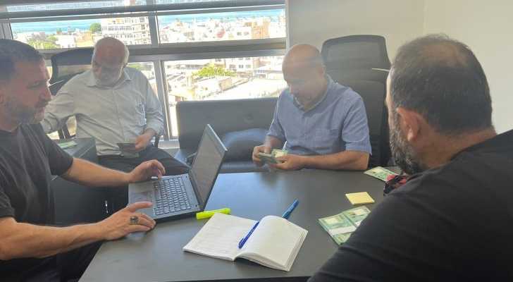 بلدية مارون الراس توزّع مساعدات تعليمية على 170 طالبًا من أبناء البلدة