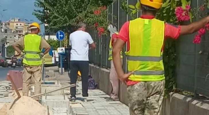 اتحاد بلديات الضاحية الجنوبية يؤهّل الأرصفة قرب جسر المشاة في العاملية