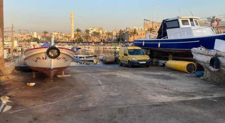 بلدية صيدا تنفذ حملة تنظيف في محيط مرفأ الصيادين والقلعة البحرية