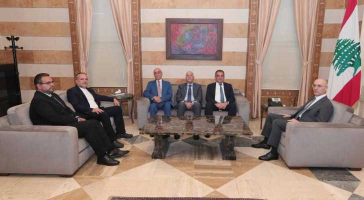 وزير الداخلية والبلديات يبحث مع رؤساء بلديات ملفات خدماتية وإنمائية