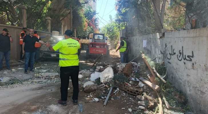 بلدية الغبيري تفتح الطرقات وتزيل الركام جراء العدوان الإسرائيلي