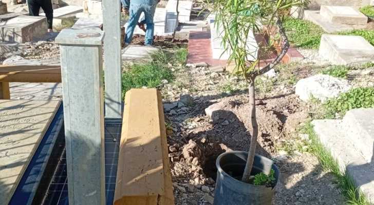 بلدية سلعا تُطلق حملة تجميل لجبانة البلدة