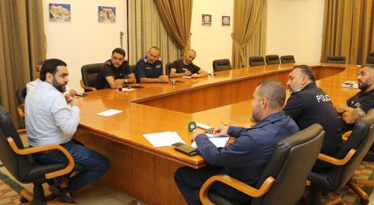 رئيس بلدية الغبيري يجتمع مع مفوض الشرطة: إطلاق دوريات ليلية لتعزيز الأمن