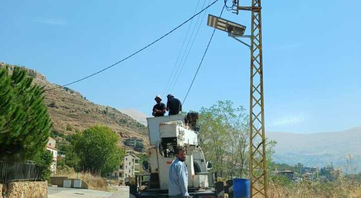 اتحاد بلديات قضاء بشري يباشر تنفيذ المرحلة الأولى من مشروع إنارة الطرق بالطاقة الشمسية