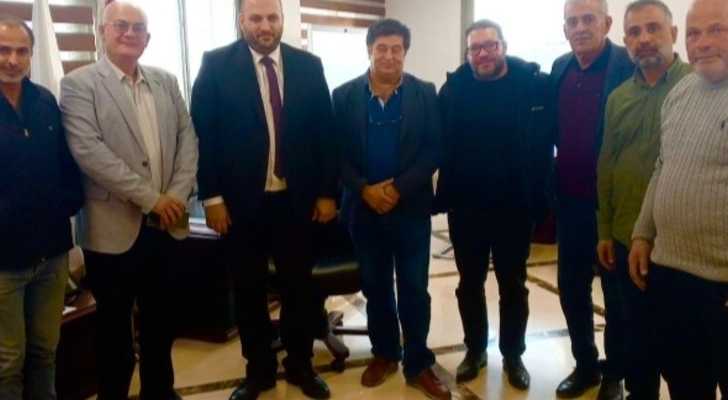 ناصر الدين يعد بالعمل على إصدار بطاقة لتقديم العلاج لمتضرري ونازحي القرى الحدودية