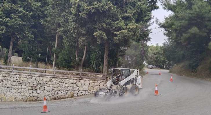بلدية درعون - حريصا تشكر بلديتا جونيه وبطحا على تعاونهما لبرش المنعطفات الخطرة
