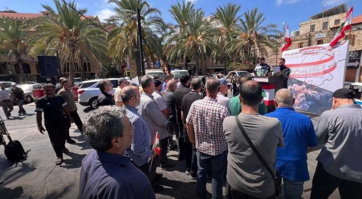 بلديات جنوب لبنان تحتج أمام سراي صور وتطالب الدولة بدعم النازحين وإعادة إعمار البلدات المتضررة
