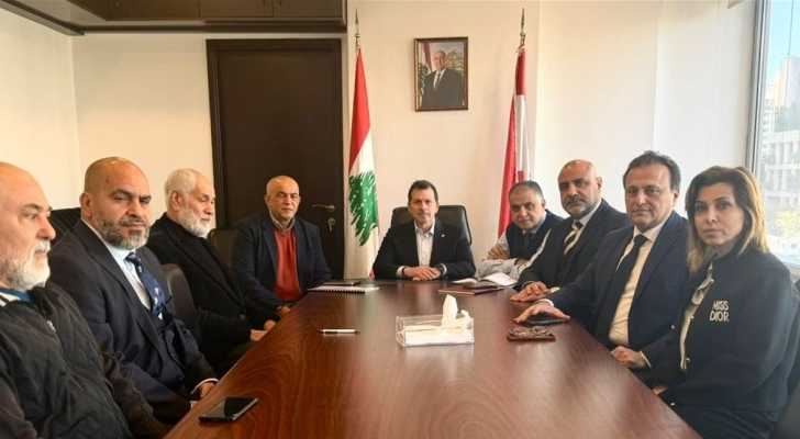 وزير المهجرين يجتمع برؤساء البلديات لمتابعة ملف رخص البناء والمنازل المهدمة