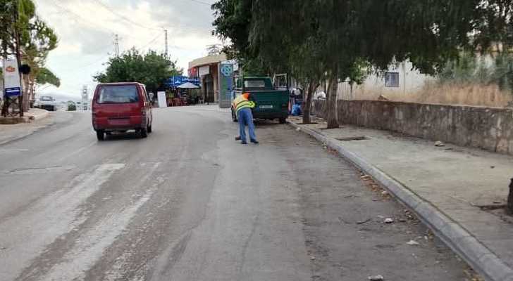 بلدية الكفور – تول تواصل أعمال النظافة وجمع النفايات في أحياء البلدة