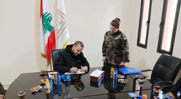 تعاون بين بلدية بيت ياحون وقوات الطوارئ لإنارة الشوارع بـ 150 لمبة وشراء 50 لوحة طاقة شمسية وانفيرتير