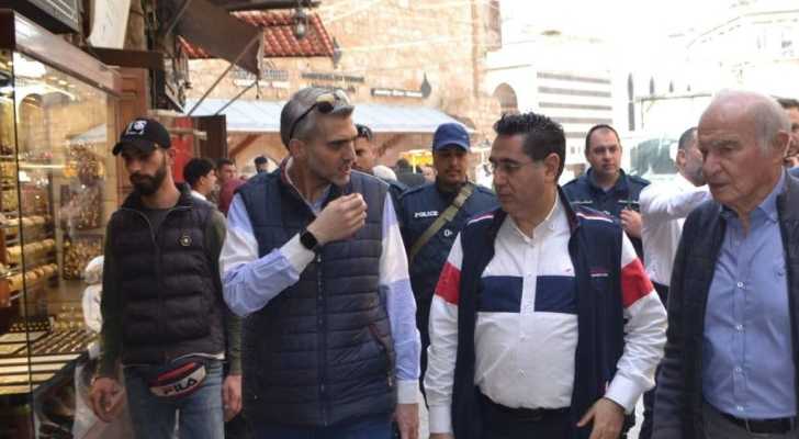 جولة لرئيس بلدية طرابلس لمتابعة إزالة التعديات في ساحة النجمة والأسواق