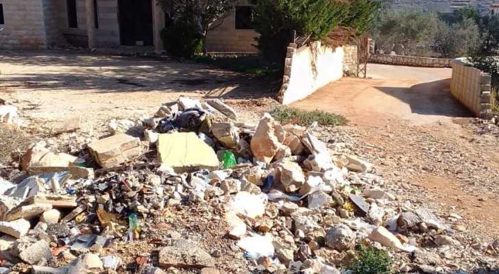 بلدية الطيبة تباشر صيانة وتنظيف الطرقات الداخلية في البلدة