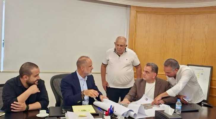 وزير الأشغال يستقبل وفدًا من بلدية الشويفات لبحث مشاريع الطرق والنقل