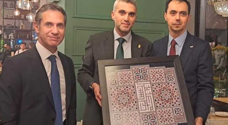 رئيس بلدية طرابلس يشارك في العشاء التكريمي لمدير 