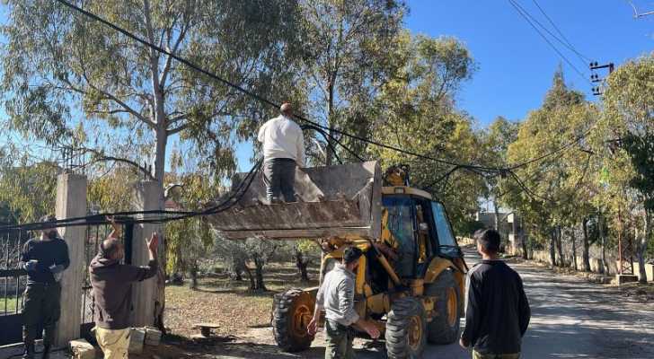 بتعاون الأهالي بلدية رشاف ترفع آثار العدوان وتعيد الخدمات