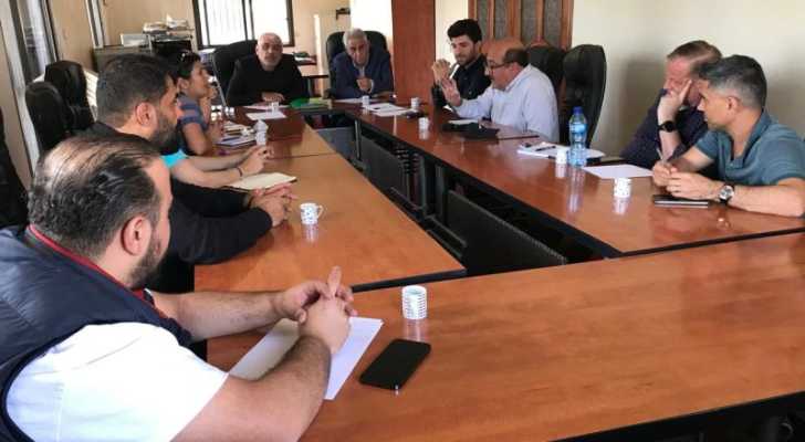 بلدية القاع تبحث مشروع إقامة محطات كهربائية تعمل بالطاقة الشمسية