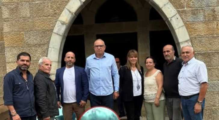 بلدية صليما تستلم هبةً تمثلت بست مرايا لتحسين الرؤية على المنعطفات