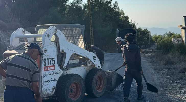 بلدية برحليون تختتم المرحلة الثالثة والأخيرة من أعمال التزفيت