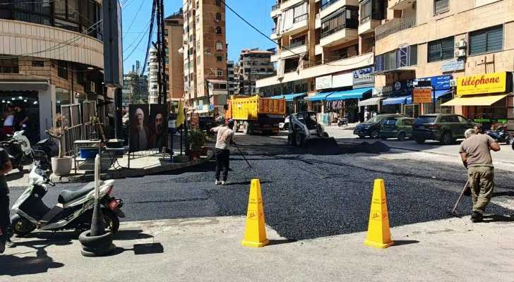 اتحاد بلديات الضاحية الجنوبية وبلدية حارة حريك يستكملان أعمال صيانة الطرقات في محيط مسجد القائم