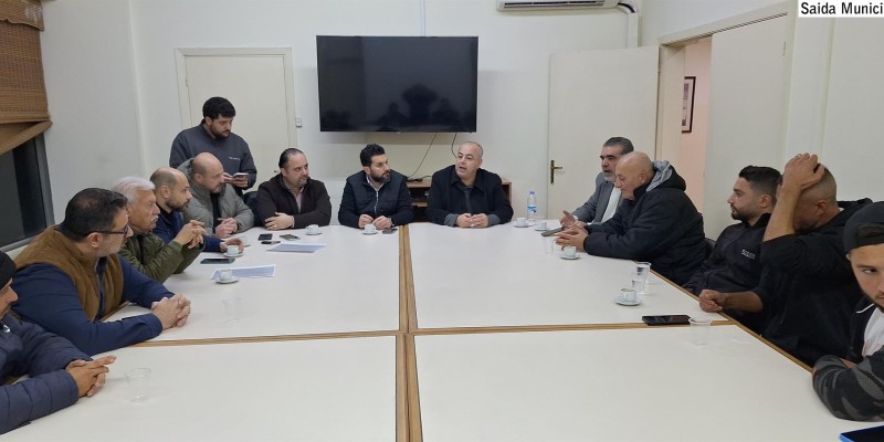 أصحاب بسطات السمك قدّموا اعتذارهم في بلدية صيدا متعهدين بالبقاء تحت سقف القانون والإلتزام بقرارات البلدية 