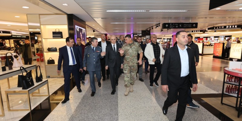 وزير الداخلية يجول في مطار بيروت لمتابعة الاجراءات والتدابير المتخذة لضمان حسن سير العمل