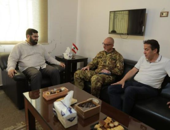 رئيس بلدية الحلوسية يستقبل قائد القطاع الغربي في اليونيفيل ويؤكد أهمية التنسيق مع الجيش اللبناني واحترام خصوصية الأهالي